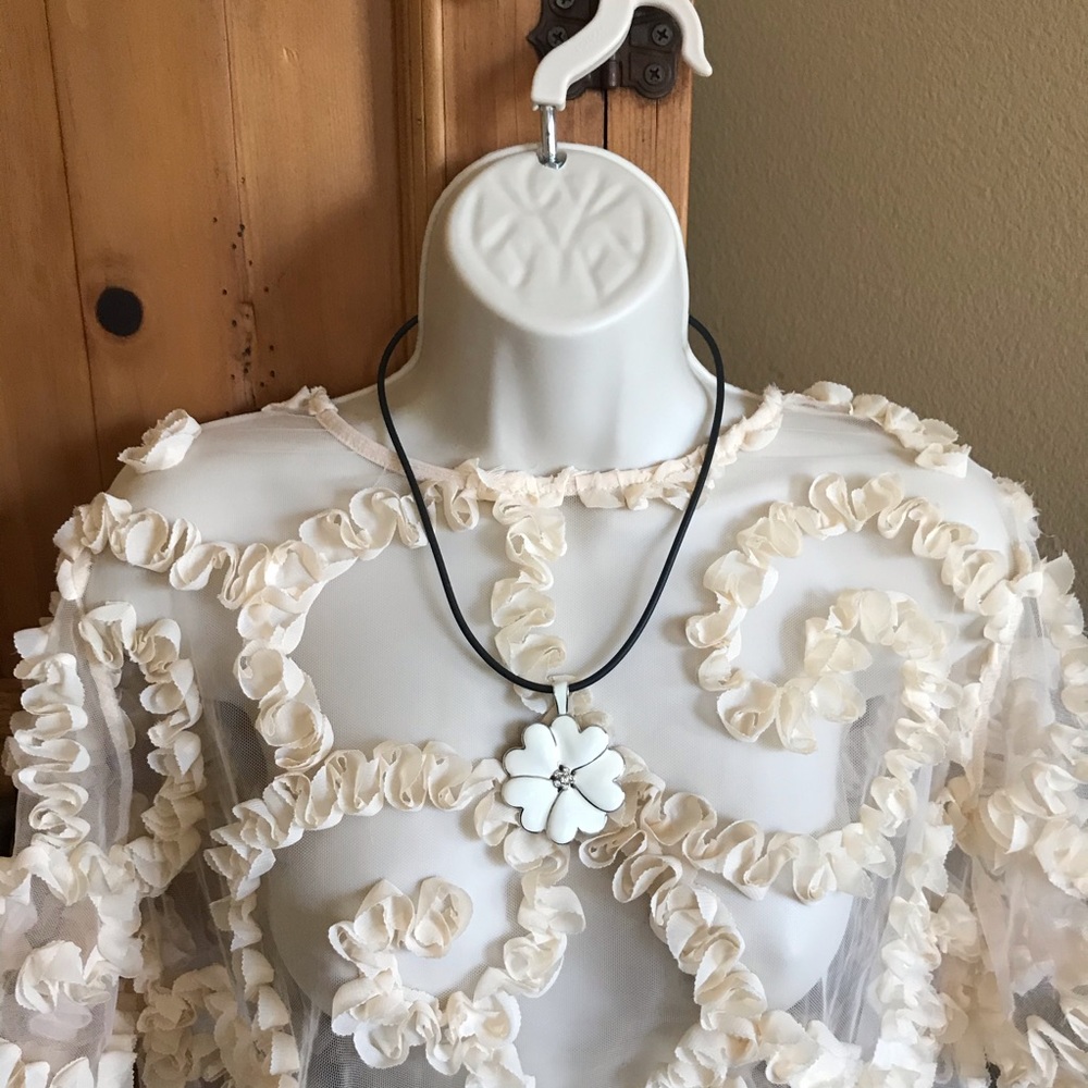 Whimsy Enamel Flower Statement Cream Heart Pedals Pendant Crystal Choke Necklace - Picture 7 of 16